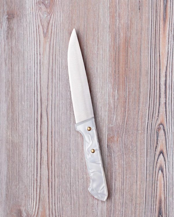 cuchillo afilado de acero inoxidable con mango en nácar