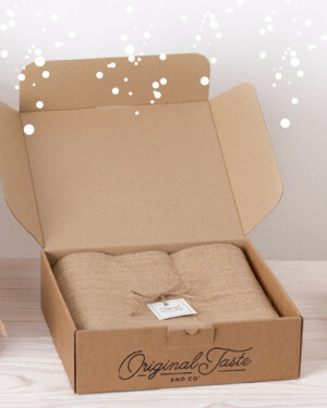 Cesta gourmet cartón con tela de yute