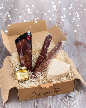 Cesta GOurmet jamón ibérico, foie, queso de cabra, chorizo dulce y fuet