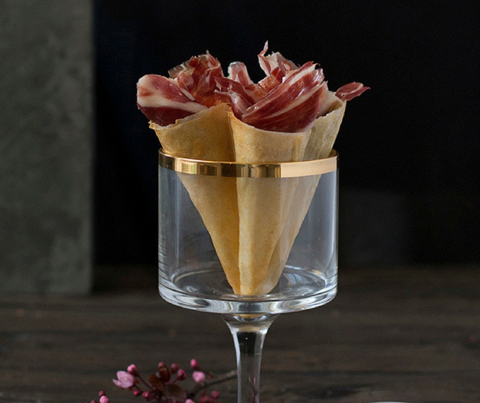 conos de masa brick con jamón ibérico