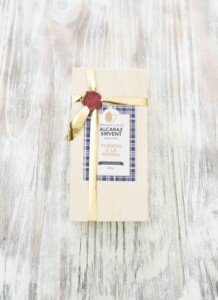 Turrón a la piedra en cajita de madera