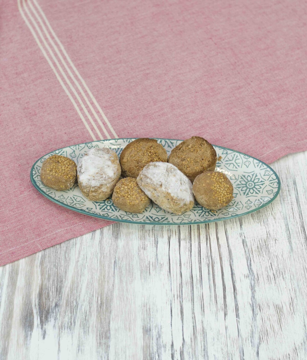 Plato con surtido de polvorones y mantecados artesanos