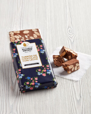 turron de chocolate con leche y almendras